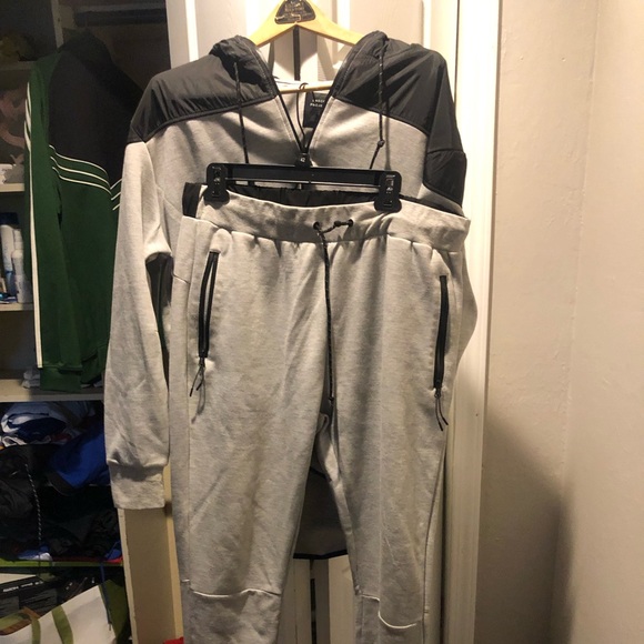 Nice jump suit never worn - Picture 1 of 5